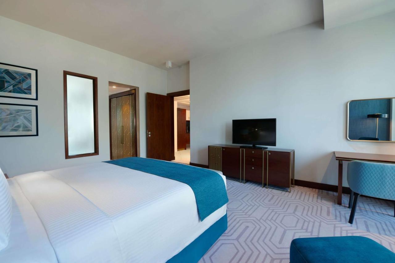Wyndham Grand Doha West Bay Beach Exterior photo A bedroom at the hotel